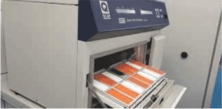 图2：使用Q-SUN氙灯试验箱根据ASTM D4303程序C测试的橙色颜料样品